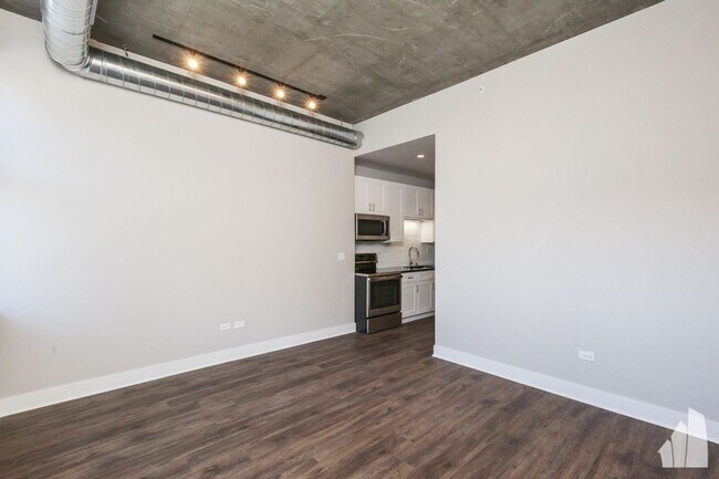 Photo - 3833 N Broadway Unit 614