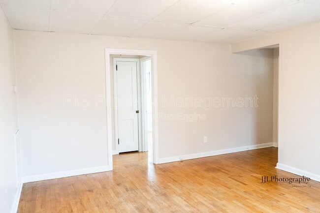 Photo - 716 E Oldham Ave