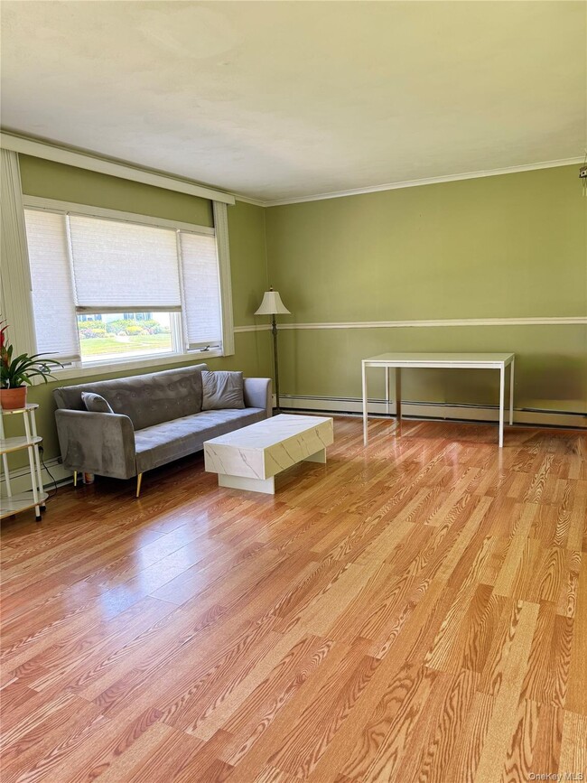 Photo - 16 W Greenway Cir