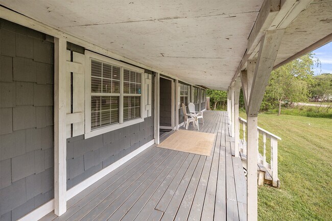 Photo - 16766 Lake Cir