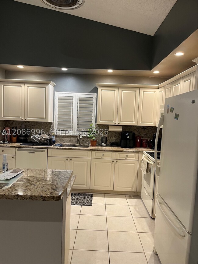 3212 Anthony Cir S