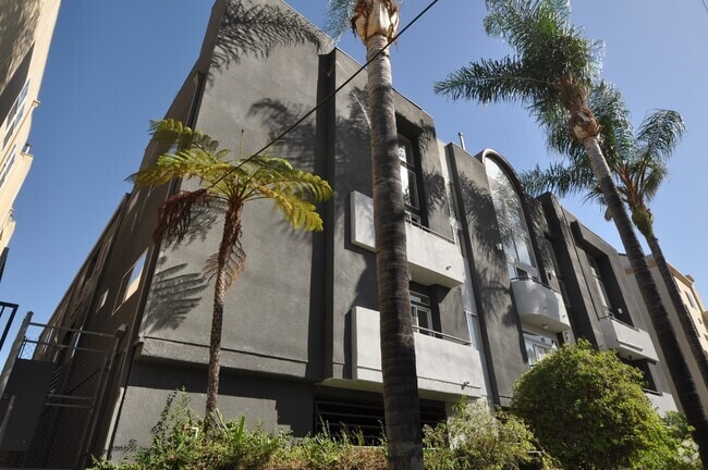 Building Photo - 11315 Moorpark St Unit 205 Rental