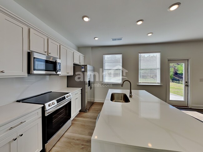 Photo - 1025 Highland Walk