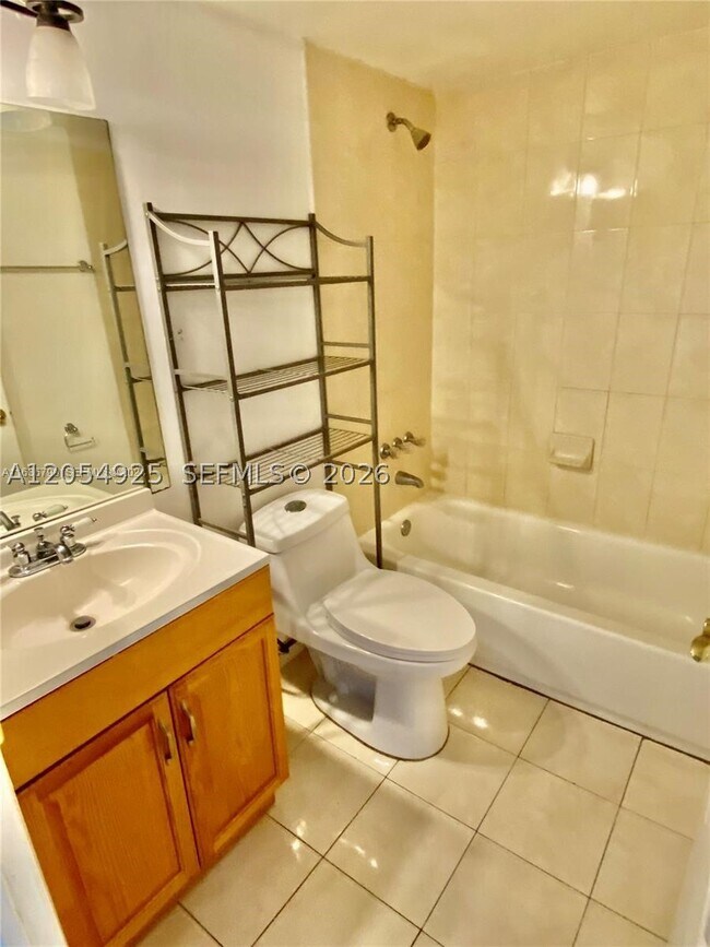 Photo - 208 Palm Cir W Unit 208