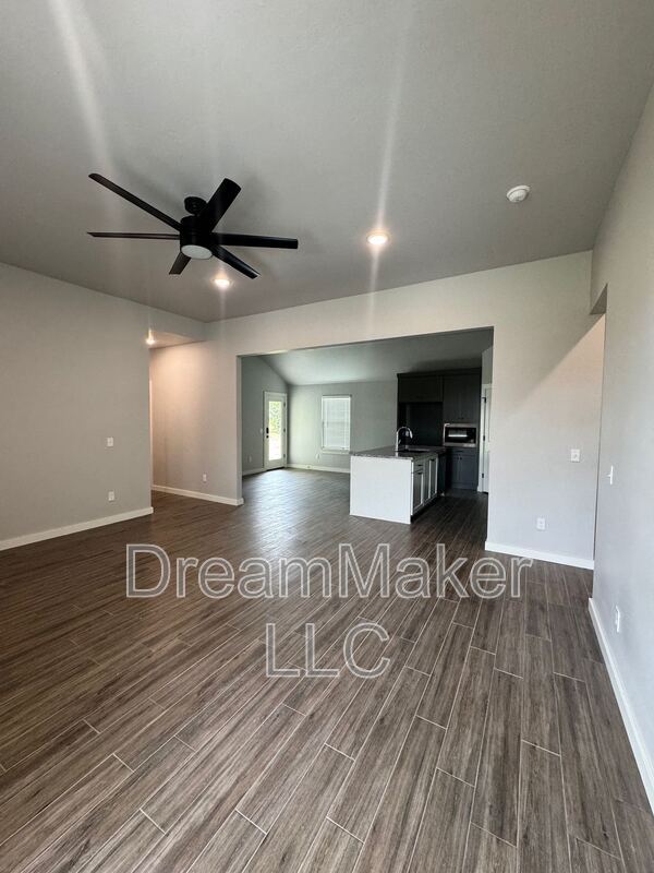 Photo - 736 Apple Blossom Wy