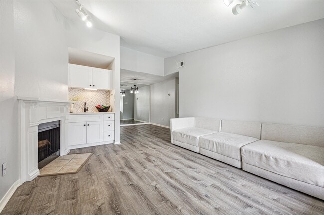 Photo - 2125 Augusta Dr Unit True