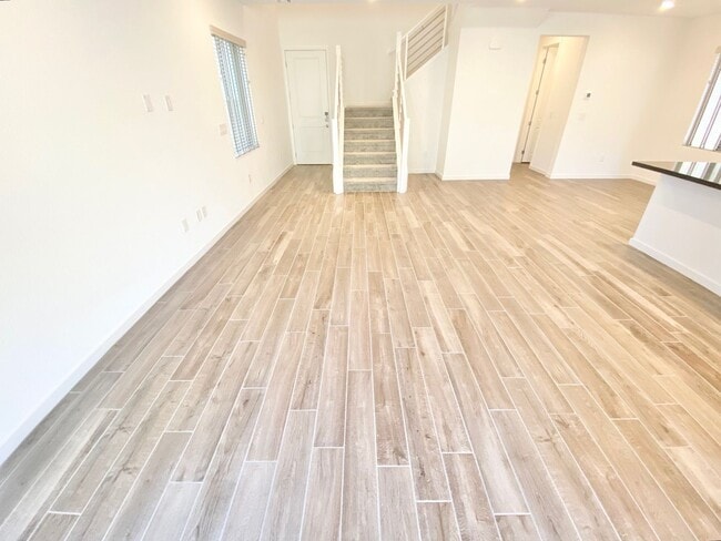 Photo - STUNNING LIKE NEW SINGLE-FAMILY HOME 3 BEDROOM / 2.5 BATHROOMS, WITH 2 CAR GARAGE!!