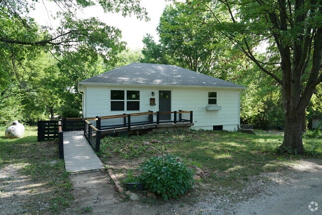 Building Photo - 1104 N 1200 Rd Rental