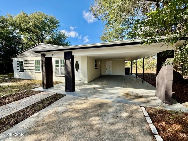 Photo - 1305 Flower Dr