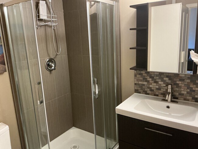 11315 105 St NW Unit Studio