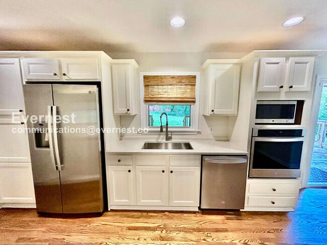 Photo - 210 Pinetree Cir