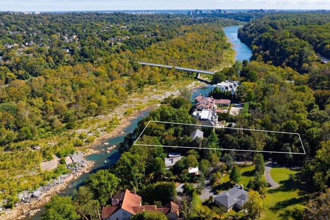 Photo - 221 Chain Bridge Rd