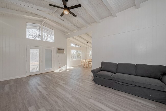 Building Photo - 492 Trinity Rd