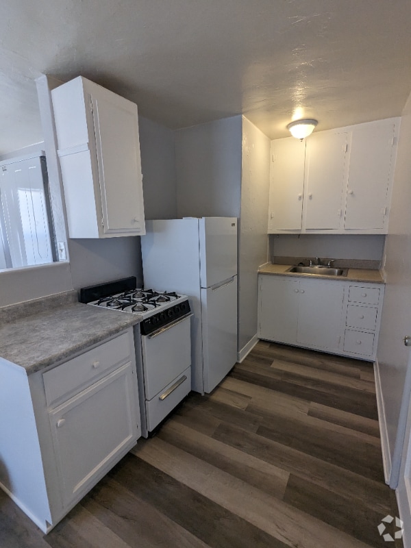 Building Photo - 2021 Louise Ave Rental