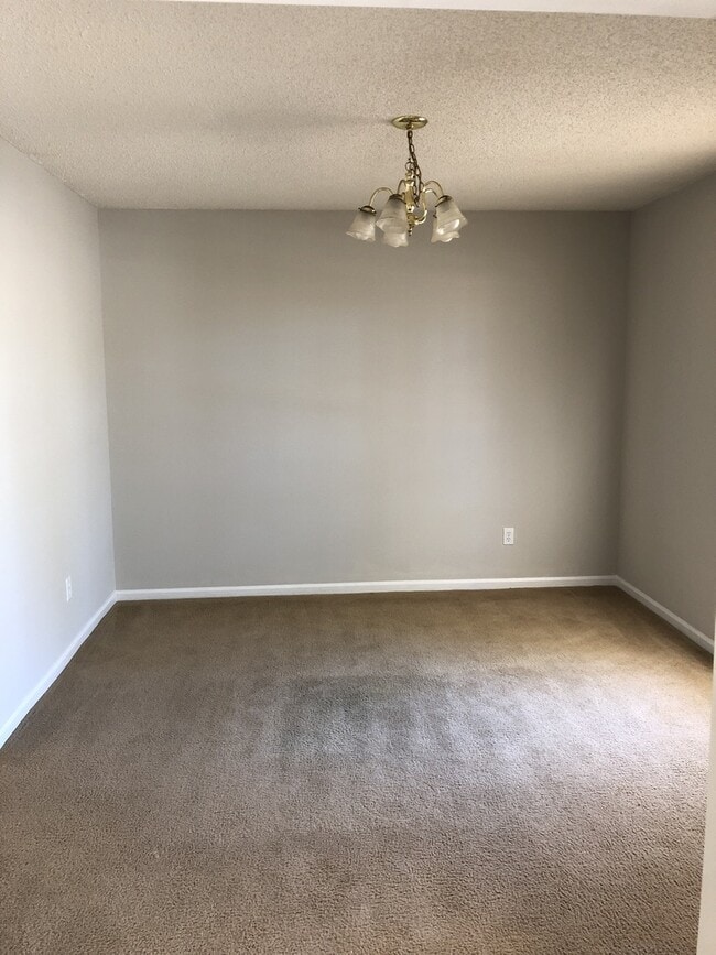 Photo - 3 bed 2 bath Pet friendly Home