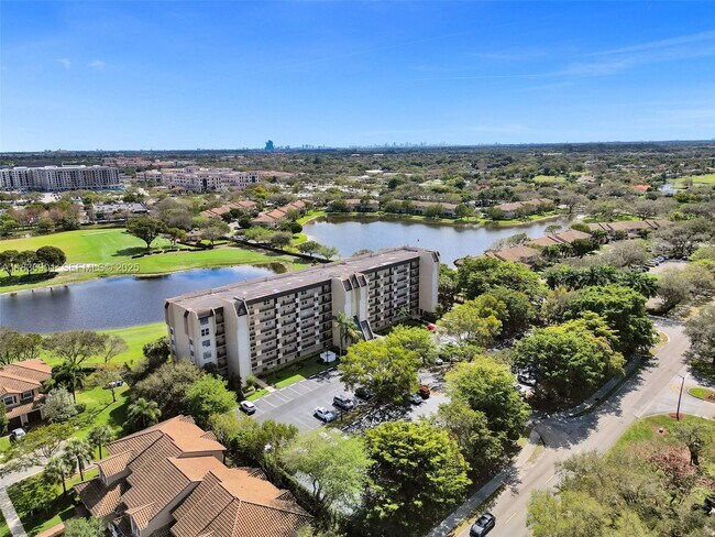 Building Photo - 3300 W Rolling Hills Cir Unit 104