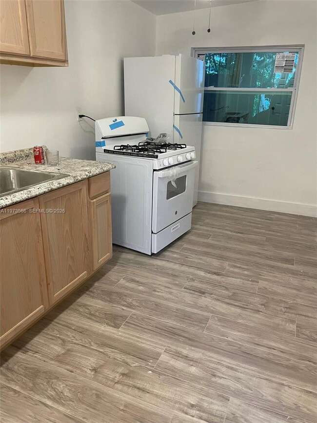 Building Photo - 746 NE 80th St Unit E2