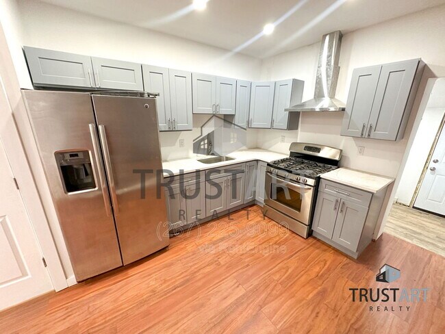 Building Photo - 5013 Parrish St