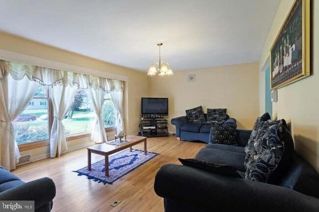 Photo - 318 Oak Ln