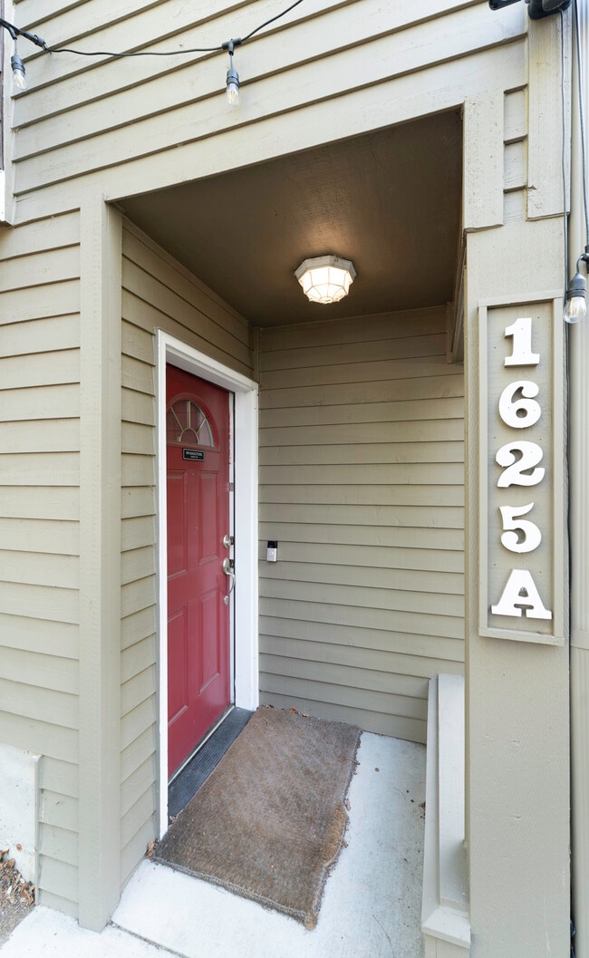 Photo - 1625 S Weller St