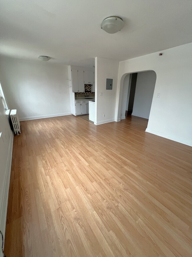 Building Photo - 16 Church St E Unit 11