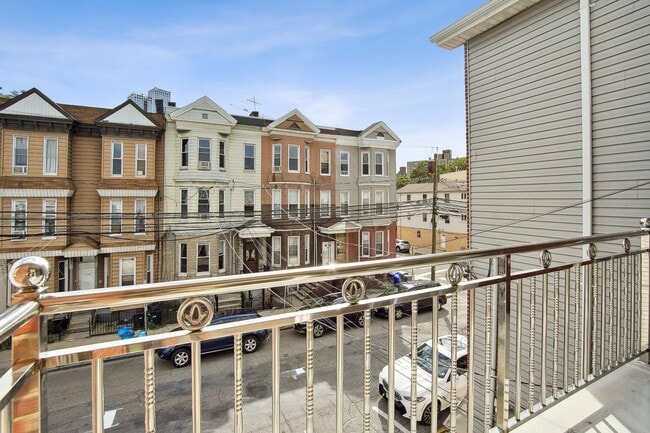 Photo - 140 Hopkins Ave Unit 3