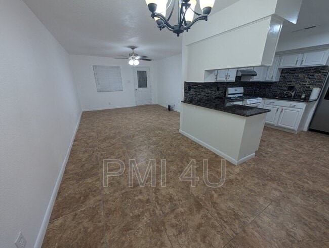 Photo - 309 Vincent Ct NW