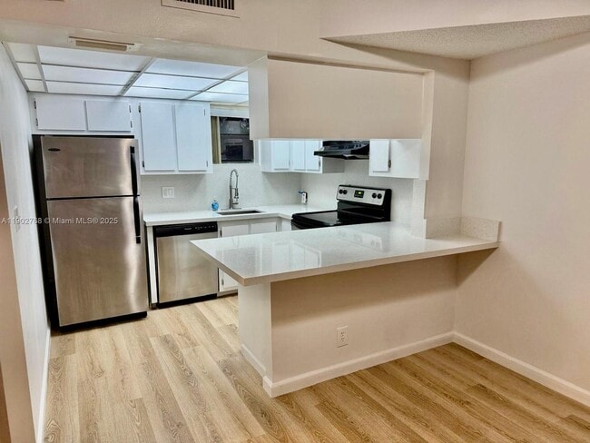 Photo - 8290 Lake Dr Unit 223