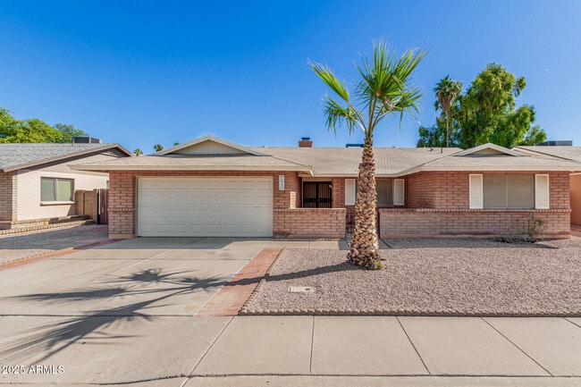 Building Photo - 1845 S Beverly