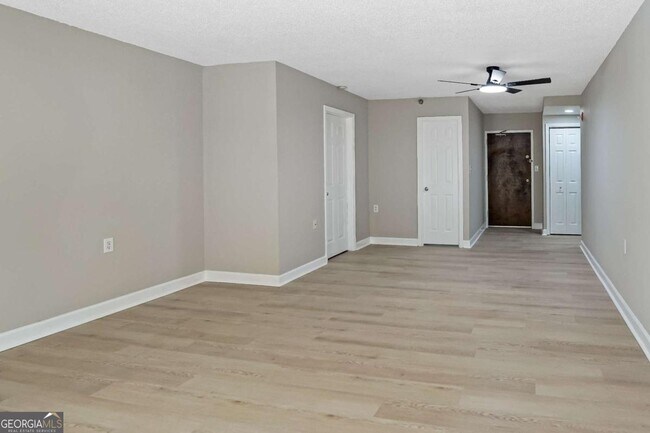 Photo - 375 Ralph McGill Blvd NE Unidad 108