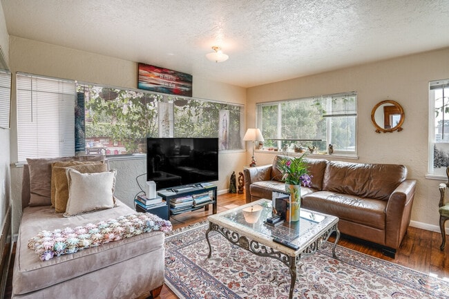 Building Photo - 3600 Grand Ave Unit ID1305218P
