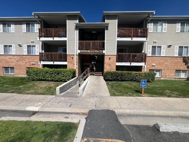 Building Photo - 857 Meadow Pine Ct