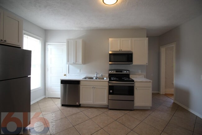 Photo - 27 National Ave SW