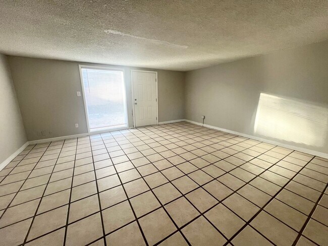 Photo - 3 bedroom 1 1/2 bath Newly renovated MOVE-...