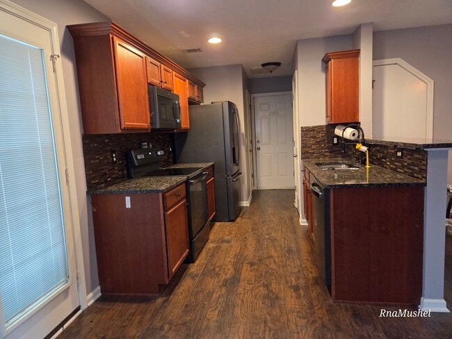 Kitchen showcasing granite countertops w/black stainless appliances - 330 Sarna Dr