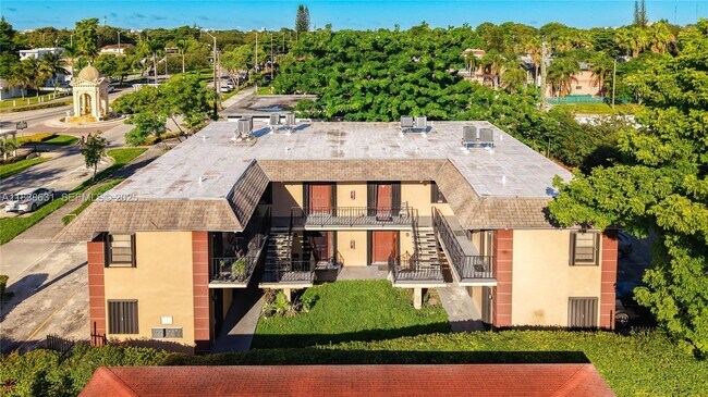 Building Photo - 2335 NE 172nd St Unit 8