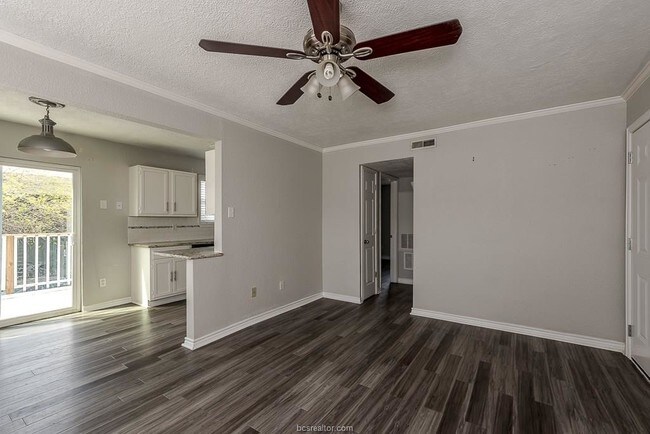 Photo - 804 Oran Cir Unit A