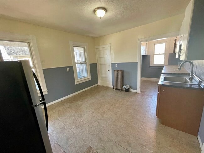 735 Belmont Ave Unit 2