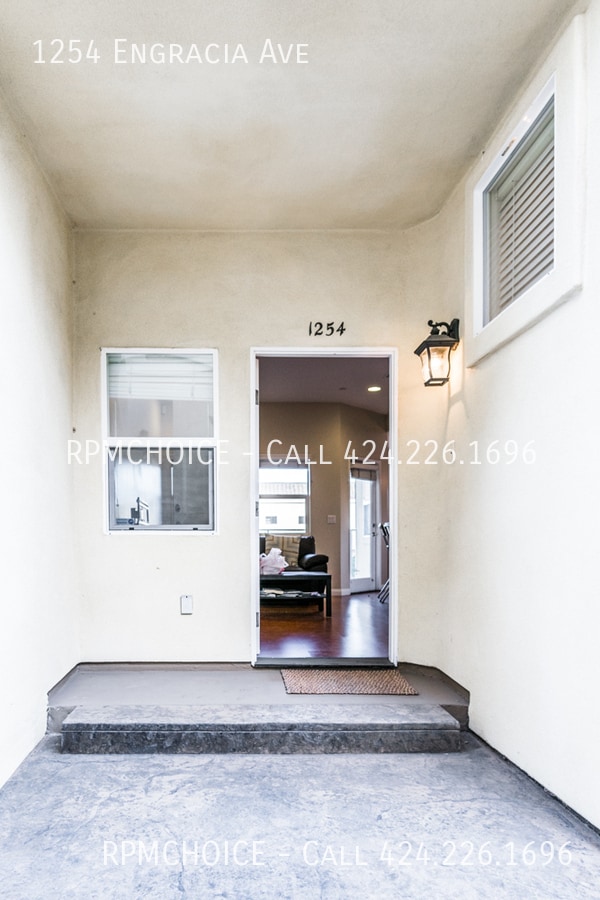 Building Photo - 1254 Engracia Ave