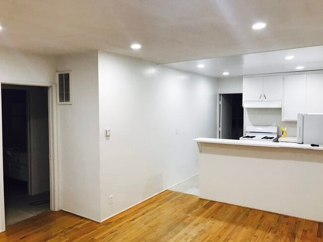 2300 Oak St Unit 5