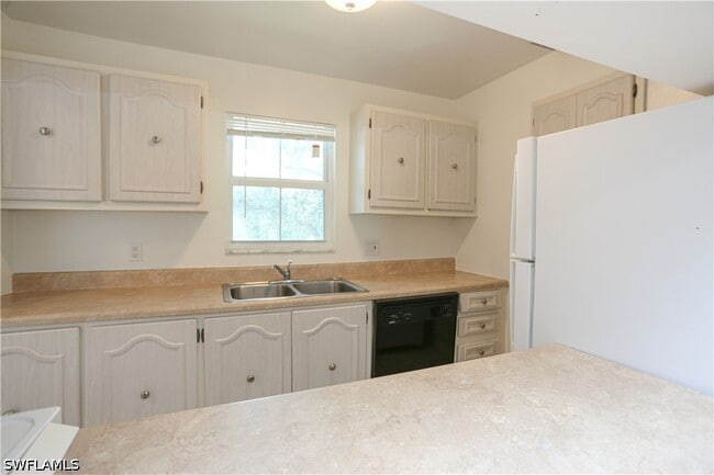 221 Cypress Way E Unit 201