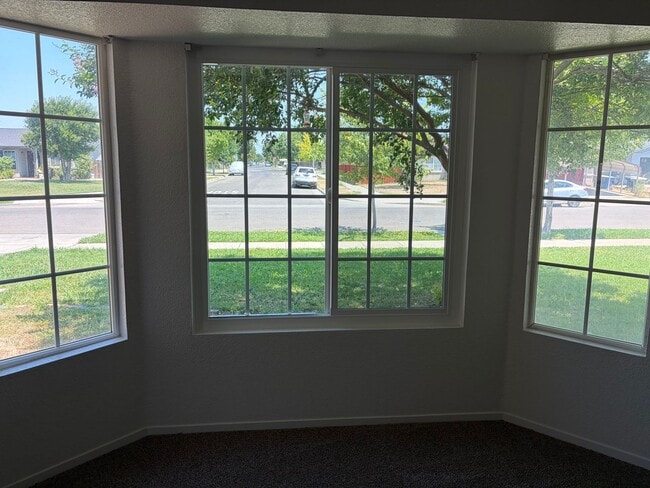 Photo - Spacious House!!!