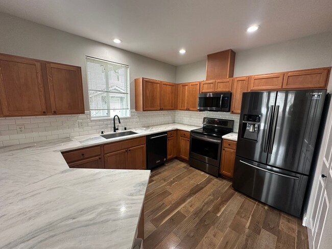 Photo - 2350 Simmons St