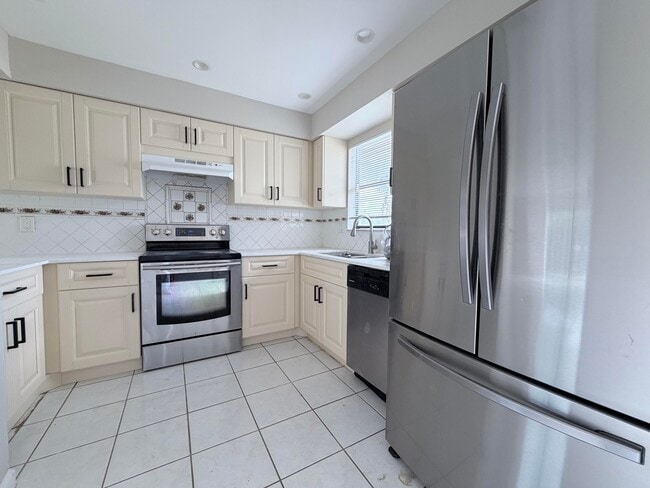 Building Photo - 101 Shoreview Dr