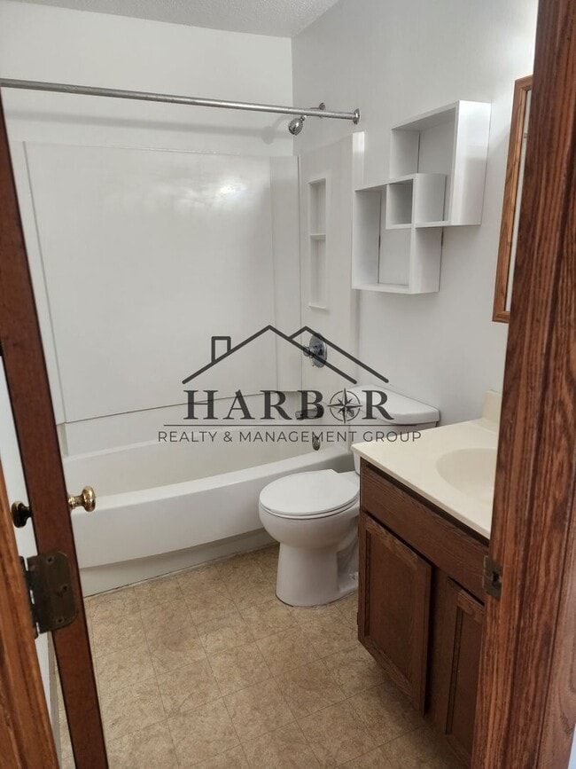Building Photo - Hayfield Greens Apartments, 110 Bldg - 110... Unit 110 - 303