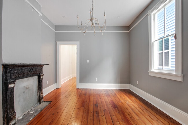 Photo - 3023 Banks- right