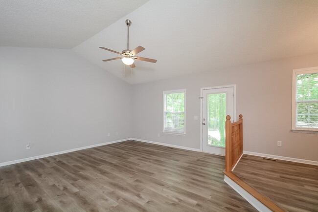 18 Gray Ghost St