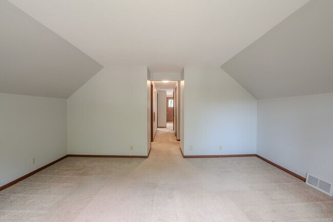 1619 N 72nd St Unit Upper