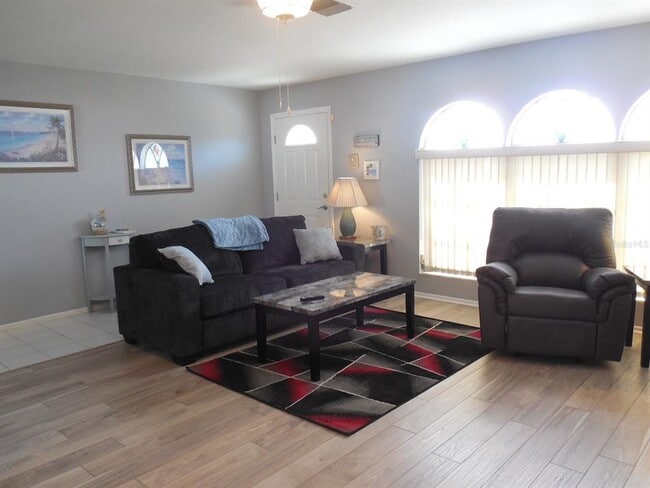 Photo - 2421 Ivanhoe St