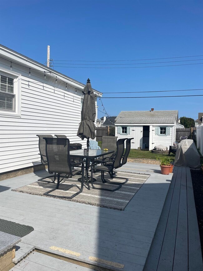 228 Bristol St
